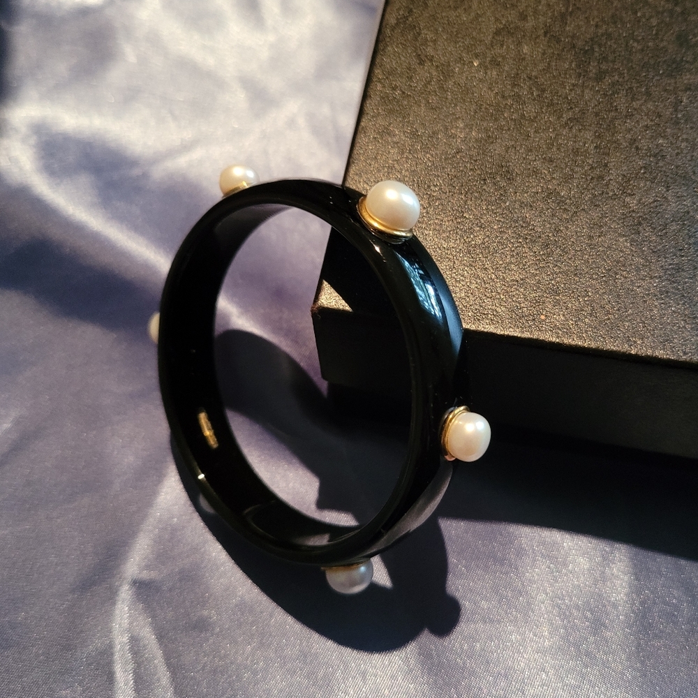 Onyx and pearl bracelet